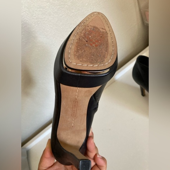 Vince Camuto 5” stiletto ankle leather boots with gold trim & hardware size 6.5 - Picture 5 of 10